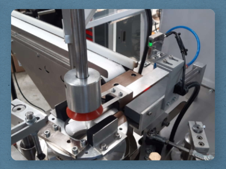 Pleat Wrapping Machine for round products, like soap, cheese, scotch tape, bearings