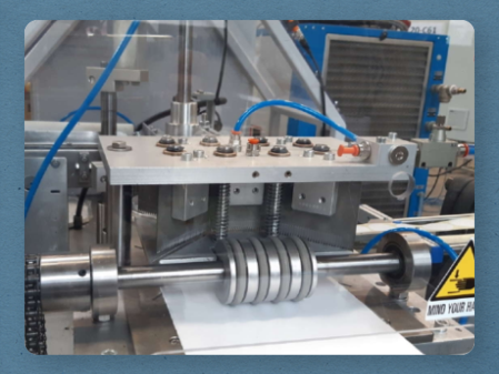Pleat Wrapping Machine for round products, like soap, cheese, scotch tape, bearings