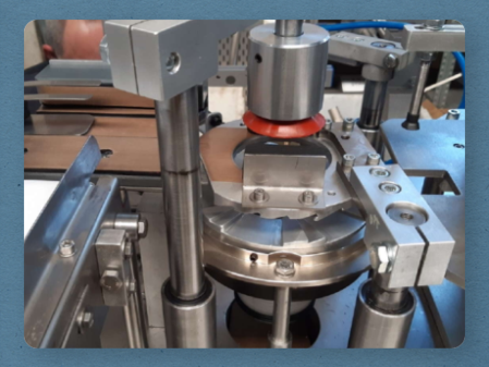Pleat Wrapping Machine for round products, like soap, cheese, scotch tape, bearings